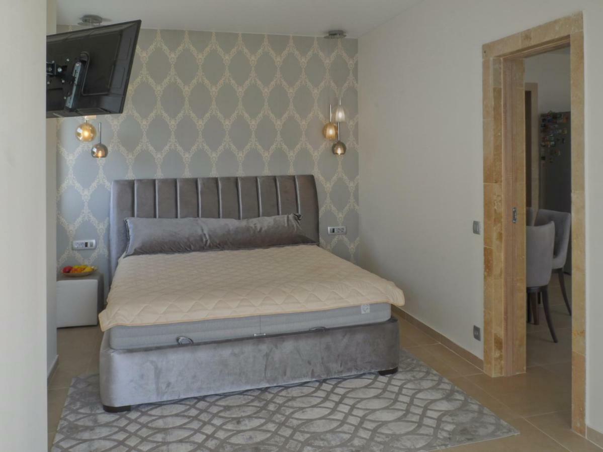 Travertino Apartment